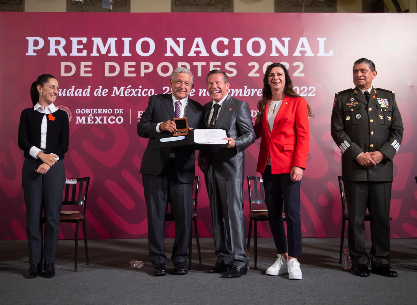 Amlo Entrega Premio Nacional De Deportes Entre Ellos A Julio