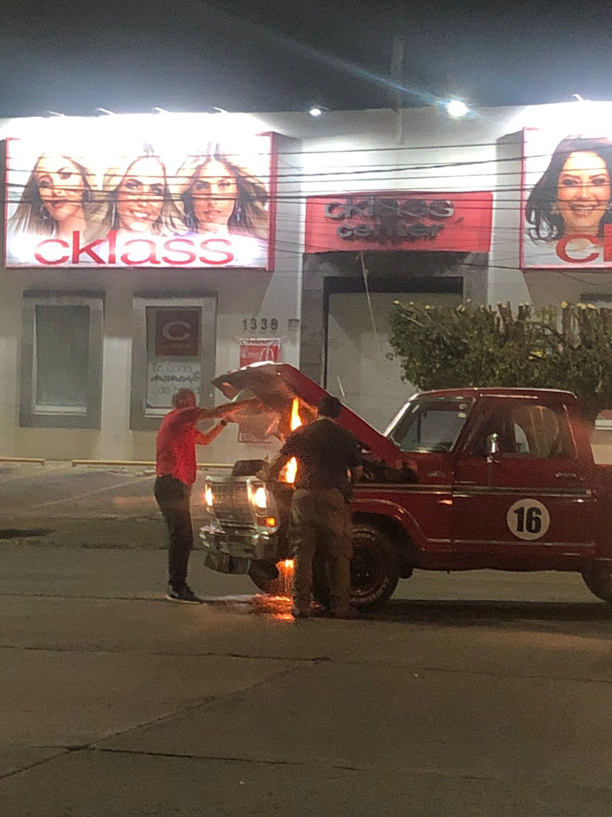 Video Se Registra Conato De Incendio De Camioneta En La Avenida