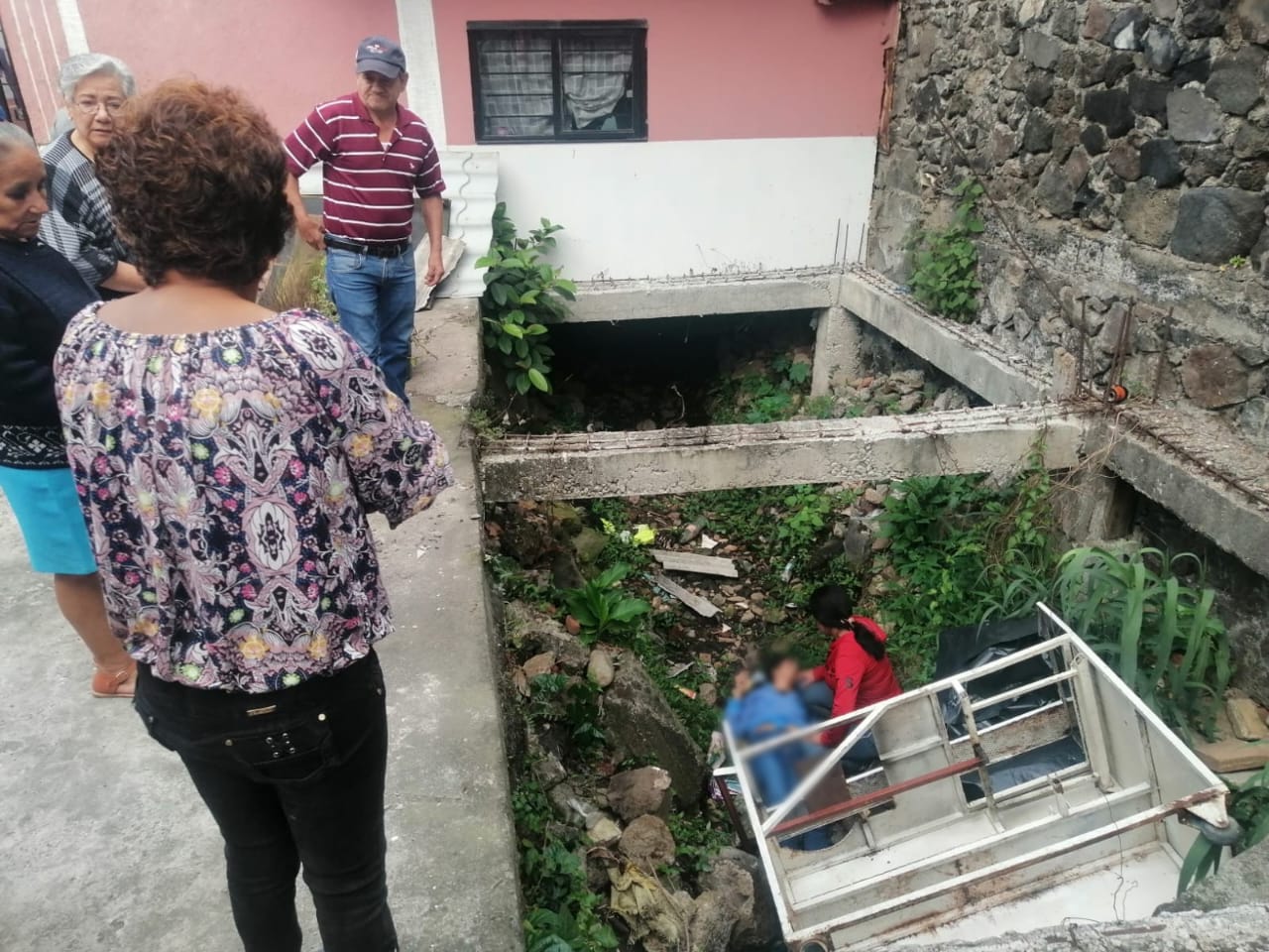 Michoacán Mujer se lesiona al caer con todo y su puesto de comida a