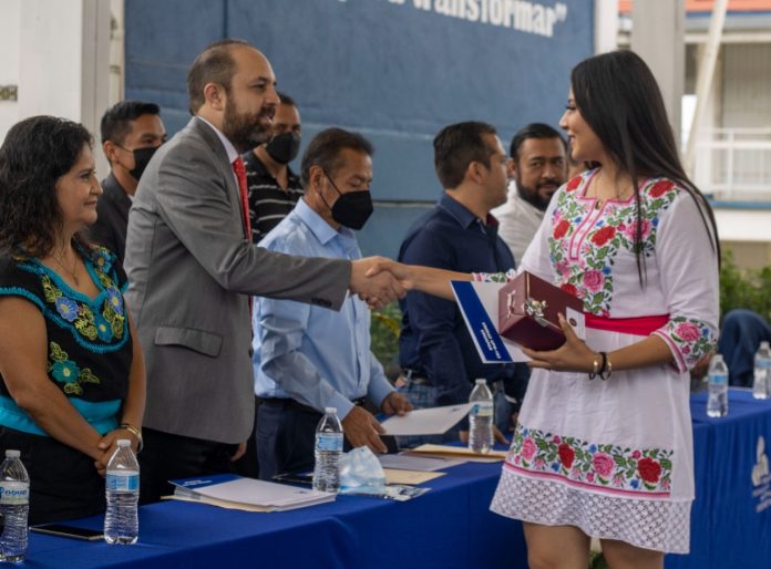 URUAPAN-Egresados-de-la-UPN-gran-muestra-de-superacion-CS-3