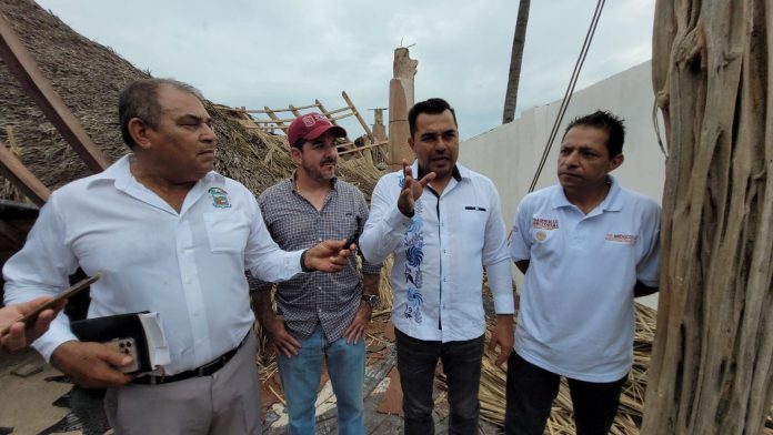 COAHUAYANA Alcaldes de Aquila y Coahuayana se coordinan con Estado y Federación para ayudar a damnificados (2)