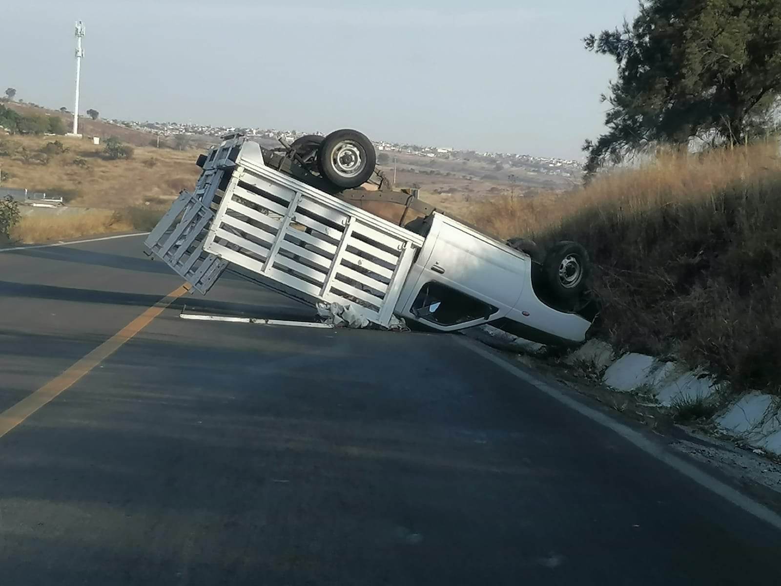 Se Registra Volcadura De Camioneta En La Carretera Morelia-Maravatío ...