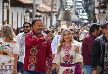 Pátzcuaro celebra 491 años de historia con un desfile lleno de cultura y tradición