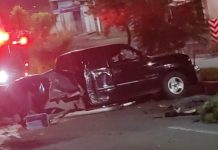 Vuelca camioneta sobre la Calzada Benito Juárez, en Uruapan