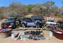 Guardia Nacional y Ejército Mexicano aseguran armamento y droga sintética en Michoacán