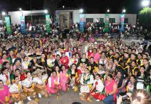 Memo Valencia padrino de Las Bastoneras de Ario de Rosales en su 40 aniversario