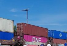 Taxi es embestido al tratar de ganarle el paso al Tren en Gabriel Zamora