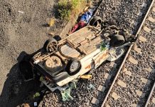 Taxista muere al caer de un puente a las vías férreas, en Ziracuaretiro