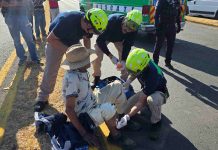 Adulto mayor resulta con algunos raspones tras ser arrollado por un tráiler