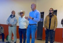 Adolfo Torres se reúne con vecinos de Santa María tras toma en instalaciones del Ooapas