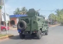 Un atacante abatido, 2 policías municipales heridos, asegurada una camioneta y material bélico tras enfrentamiento de Apatzingán