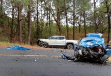 Mujer fallece tras choque entre auto y camioneta en la Morelia-Maravatío; hay un herido