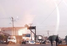 Hombre muere al volante tras posible infarto en pleno crucero de Lázaro Cárdenas