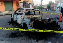 Delincuentes balean y queman camioneta en la colonia Jeroche de Puruándiro