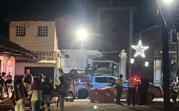 Solitario pistolero asalta restaurante, en Uruapan