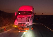 Tractocamión sufre percance en la autopista Siglo XXI; no hubo lesionados graves