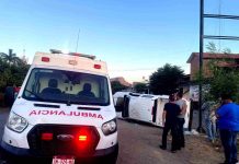 Choque entre dos camionetas deja tres personas lesionadas en Huetamo