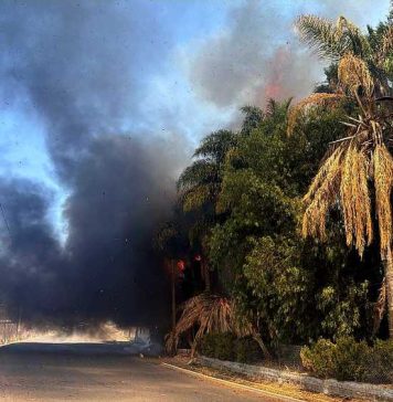Quema de pastizal se sale de control y daña vehículos y un domicilio en Uruétaro, Tarímbaro