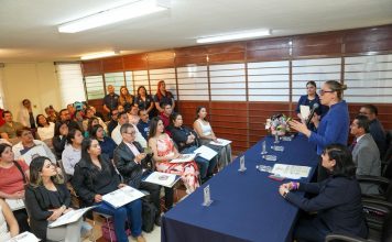 Entrega masiva de Títulos; Yarabí Ávila convoca a poner en alto el nombre de la UMSNH