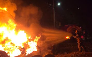 Bomberos controlan fuerte incendio de llantas en la Ejidal Sur de Zamora