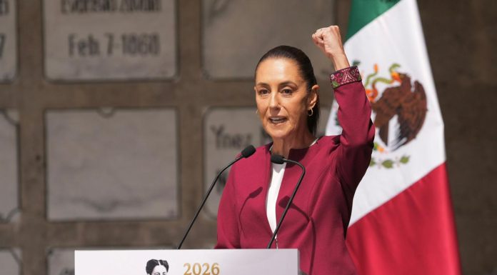 La presidenta Sheinbaum montó guardia de honor en la tumba de Margarita Maza y del presidente Benito Juárez García