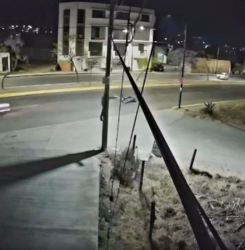 🚨 #IMÁGENESFUERTES | Videocámara capta fatal accidente de motocicleta en la avenida Amalia Solórzano, en Morelia