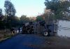 Tráiler vuelca en la carretera Uruapan – Paracho; el chofer queda herido