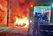 #Videos | Arde en llamas auto abandonado en Prados Verdes de Morelia 🔥