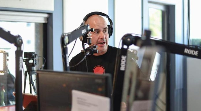 Ante vacaciones escolares, Fito Torres llama a madres y padres a vigilar el consumo digital de niñas, niños y jóvenes