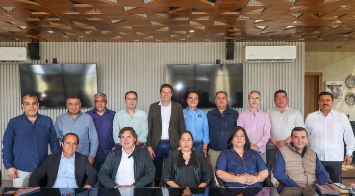 Alfonso Martínez se reúne con alcalde Carlos Soto y empresarios de Zamora