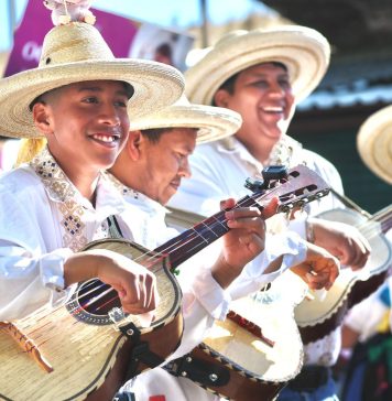 Música, color y tradición: Así se vivió el espectacular desfile del Tianguis Domingo de Ramos