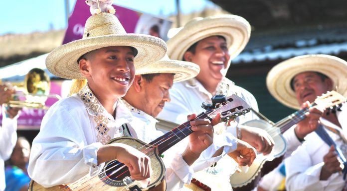 Música, color y tradición: Así se vivió el espectacular desfile del Tianguis Domingo de Ramos