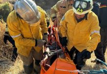Bomberos rescatan a hombre que estaba dentro de un río de aguas negras en Morelia