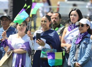 Goles para combatir la violencia en autogobierno de San Felipe de los Herreros; inaugura Bedolla cancha de futbol 7