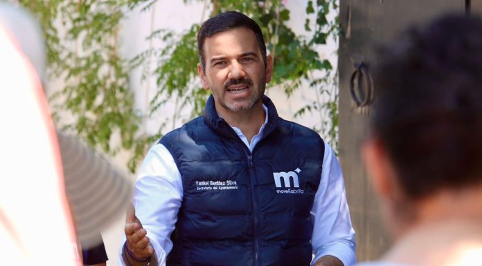 Yankel Benítez Silva supervisa obra con vecinos de Tenencia Morelos