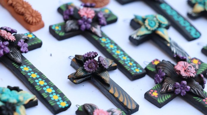 Alfonso Martínez invita a disfrutar del talento artesanal en la 6ª Expo Cruz de Barro