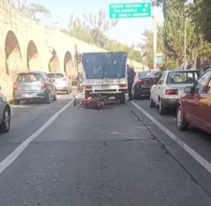 moto choque acueducto