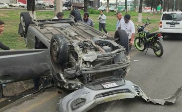 #Video | Vuelca camioneta en el Libramiento Norte de Morelia; hay lesionados leves
