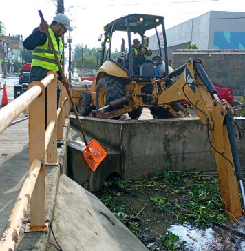 Continúan trabajos de desazolve del Dren Barajas en Morelia