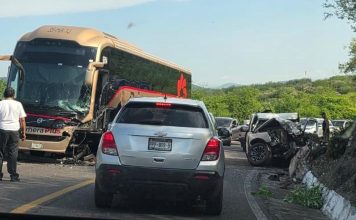 Se registra fatal choque entre autobús y camioneta, en la libre Uruapan – Lázaro Cárdenas
