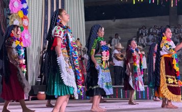 Música y danza tradicional de 9 entidades, en Zirosto