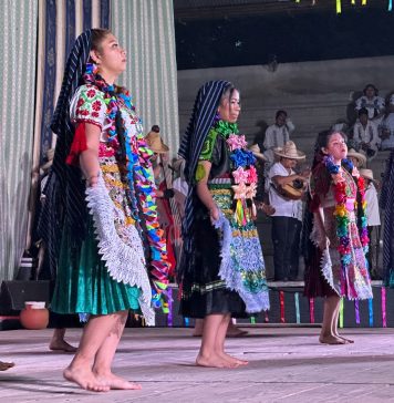 Música y danza tradicional de 9 entidades, en Zirosto