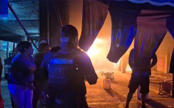 Se incendia mueblería en Capacuaro