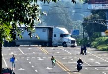 Bloquean carretera en Tocumbo, exigen la localización de Jesús Ramírez Pulido