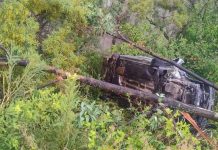 Vuelca automóvil en la carretera Morelia-Mil Cumbres