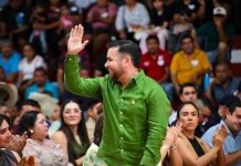 Arropa Reyes Galindo a alcaldes de la Tierra Caliente en sus 2dos. Informes de Gobierno