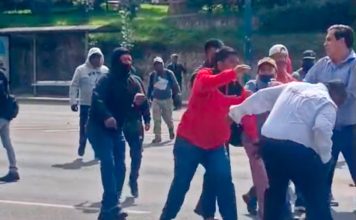 #Video | Comuneros de Arantepacua agreden a golpes al director de Gobernación Ricardo Palomino