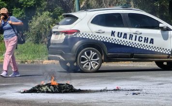 #Seguimiento #Videos | Comuneros de Arantepacua se enfrentan con policías durante bloqueo en Morelia