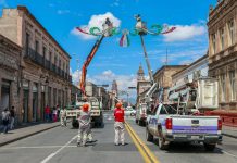 Gobierno de Morelia coloca adornos patrios en calles y espacios públicos