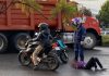 Transeúnte queda malherido tras ser atropellado por camión de volteo en Morelia